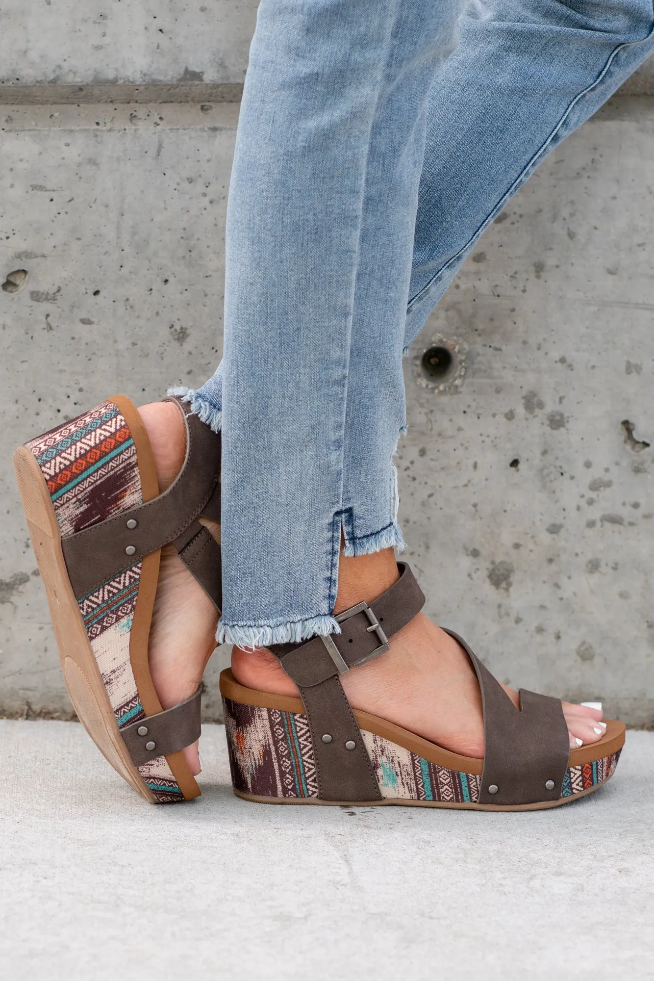 Giavanna Wedge Sandals - Brown