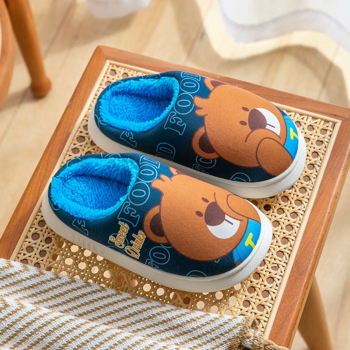 Unisex Cartoon Design Warm Indoor Kids Slippers