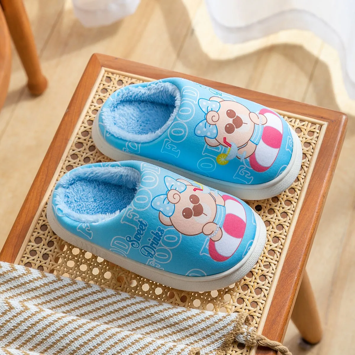 Unisex Cartoon Design Warm Indoor Kids Slippers